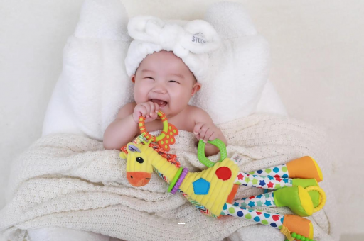 高唐宝宝头上有白色的小点